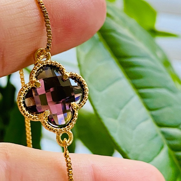 Jewelry - 🔥SALE Burgundy wine clover bracelet